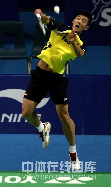 Chen Long badminton drop shot.