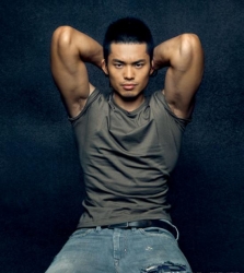 Lin Dan poses for a magazine.